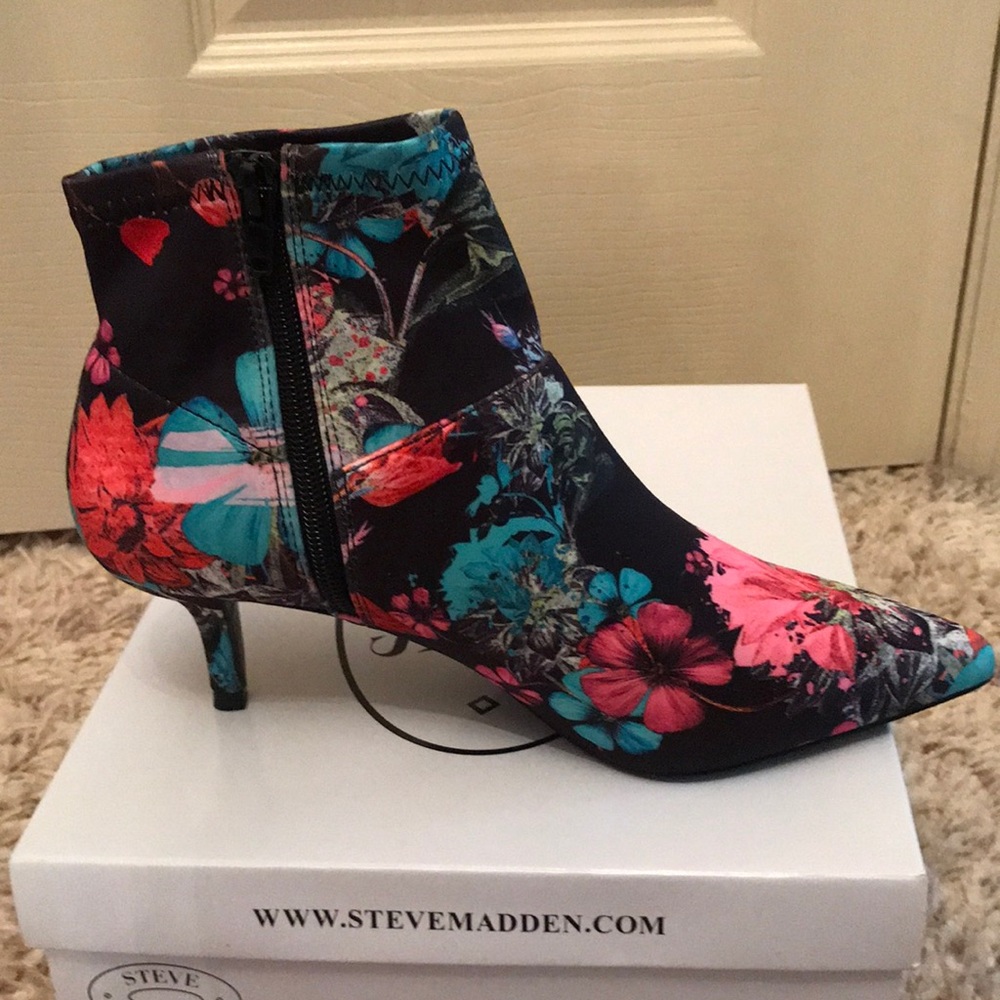 Boots - Picture 3 of 3